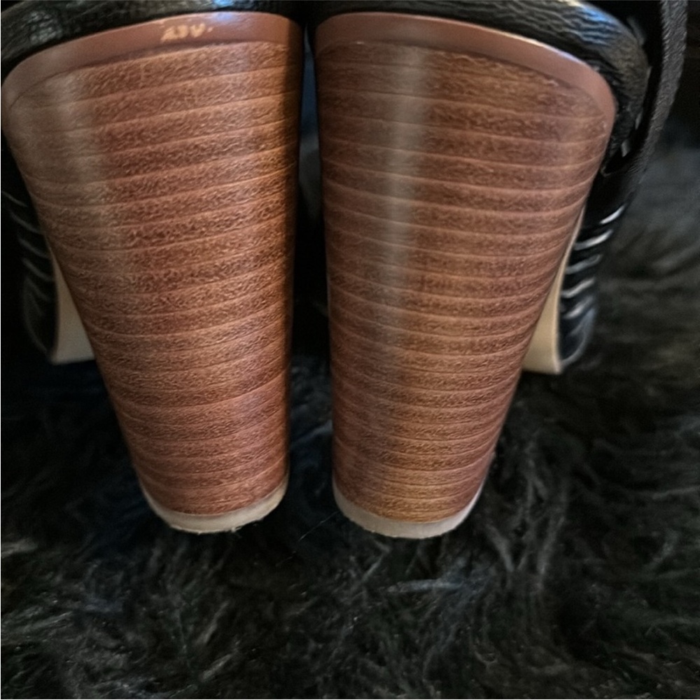 Booties - Picture 5 of 6